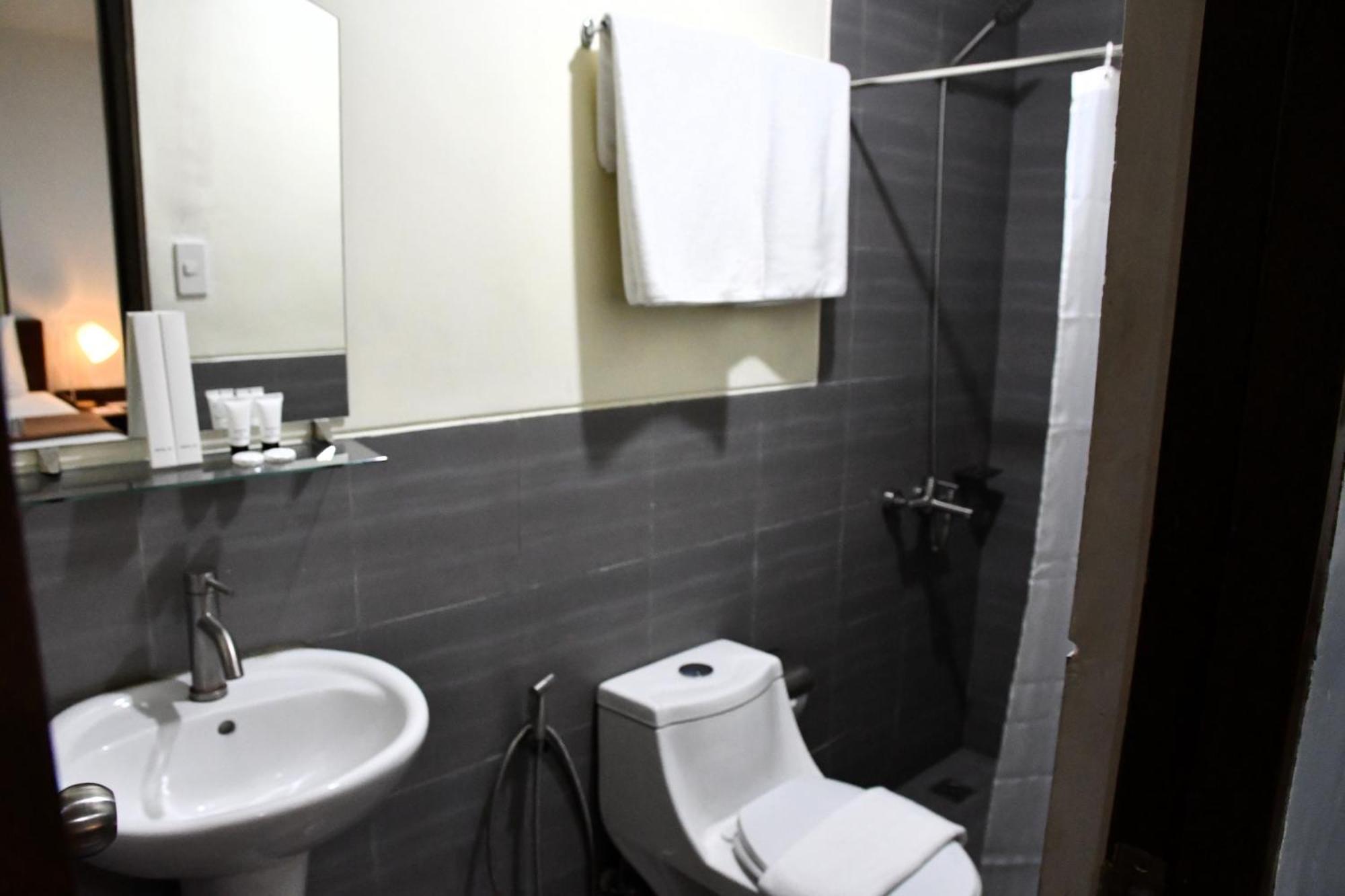 Arzo Makati Hotel 2*
